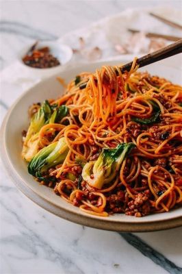  Spicy Rice Noodles With Crispy Pork – Kan Man Njuta Av Den Explosiva Smaken Och Det Knapriga Texturen I En Singel Skål?