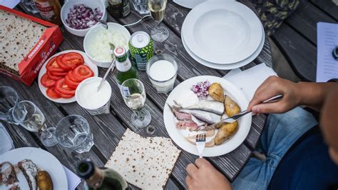  SuanCaiYu - En Umamirik Smörgåsbord av Surkål och Finsk Fisk!